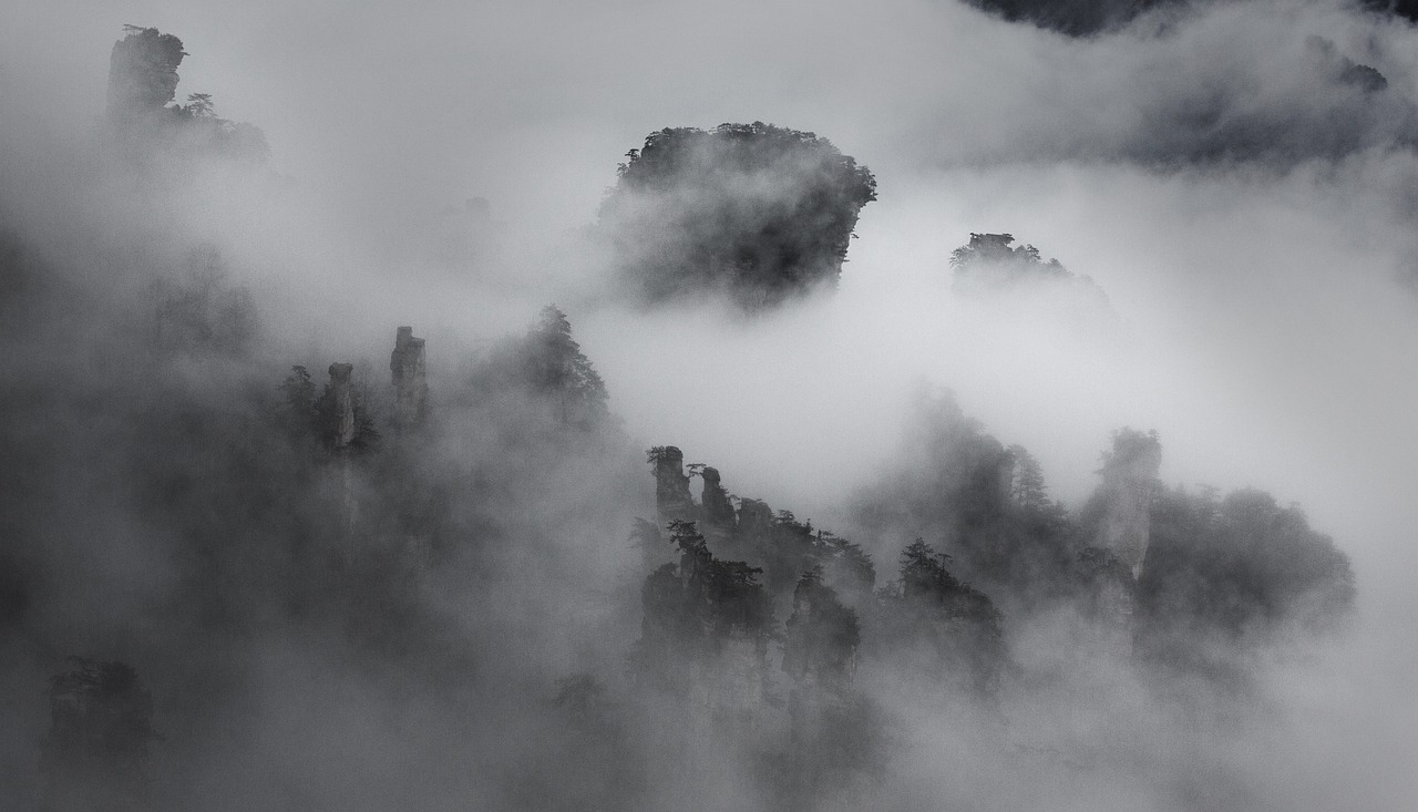 梦回草原，情系山水——席慕容诗歌中的文化意象与情感世界