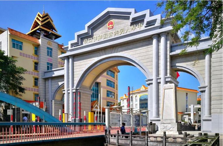 边陲德宏的防疫持久战：高密度口岸与病毒输入的三年博弈