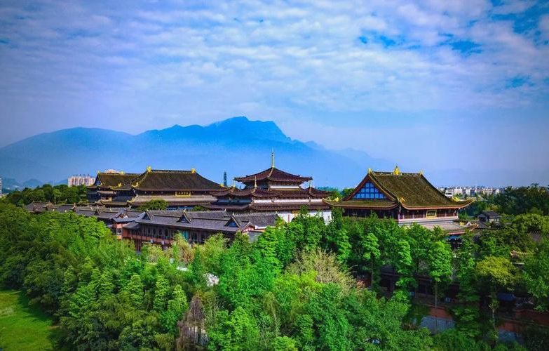 峨眉山麓的静默防线：旅游名城的疫情真空之谜