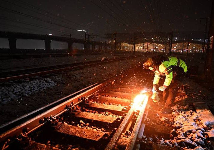 郑州：铁路心脏的疫情压力与物理防线