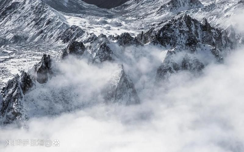 【乡城：高原屏障下的零感染坚守】