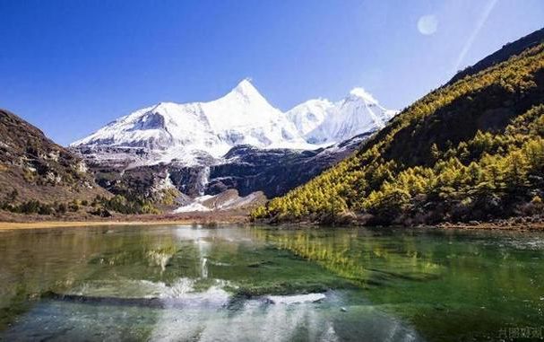 稻城：高原净土与疫情风暴的三年对峙