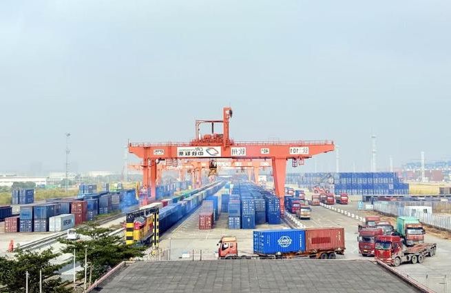 钦州港的防疫挑战：海陆枢纽如何应对疫情输入？