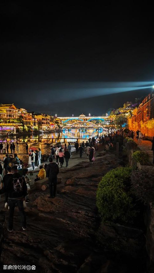 凤凰古城：山水屏障下的零感染坚守与防控逻辑