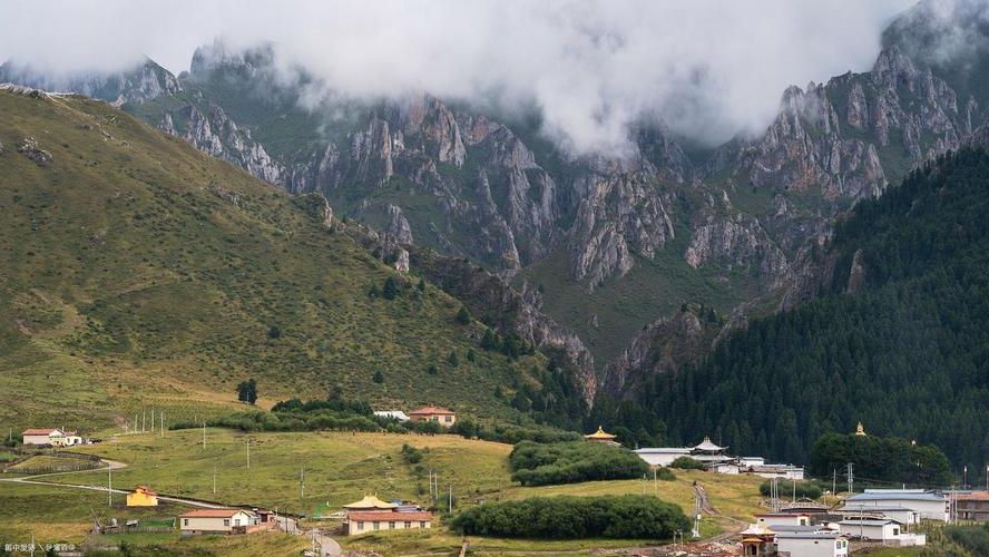 高原小城的静默与坚守：新龙县零感染背后的地理屏障