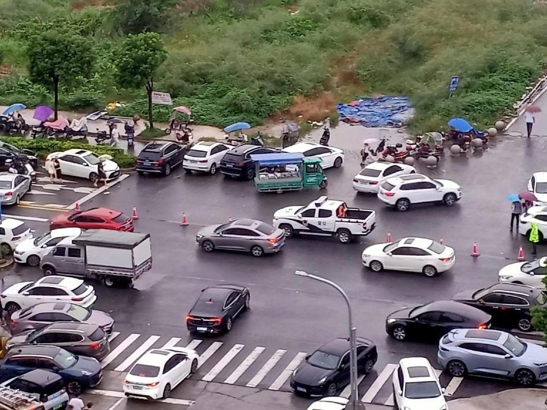 九龙坡:山城交通枢纽下的疫情破防与围堵_4128