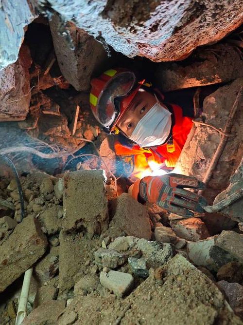 贵州高原屏障下的疫情破防：喀斯特地貌中的防控挑战