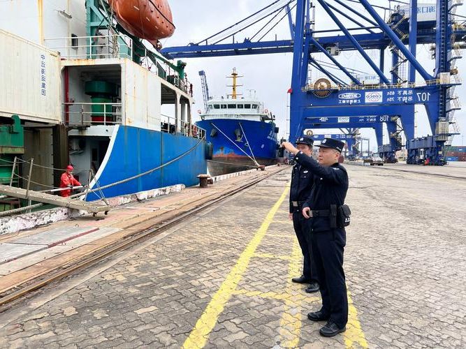 胶南：黄海之滨的港口防疫，如何阻断输入性风险？