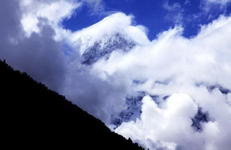 雅江峡谷屏障下的零感染坚守：高海拔地带的防疫逻辑