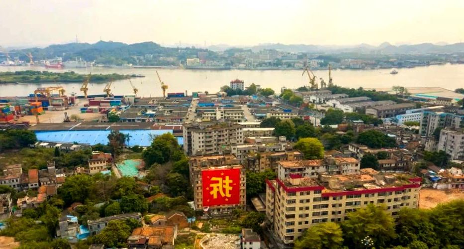 【黄埔区疫情：工业动脉与城中村交织下的防控挑战】