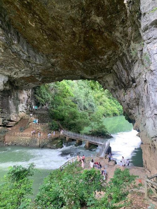 鹿寨县：喀斯特地貌下的疫情低发样本