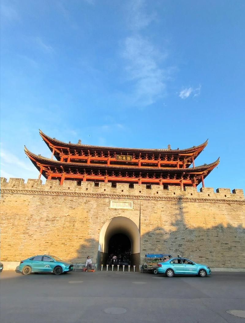 建水古城:滇南交通枢纽下的疫情破防与地理屏障