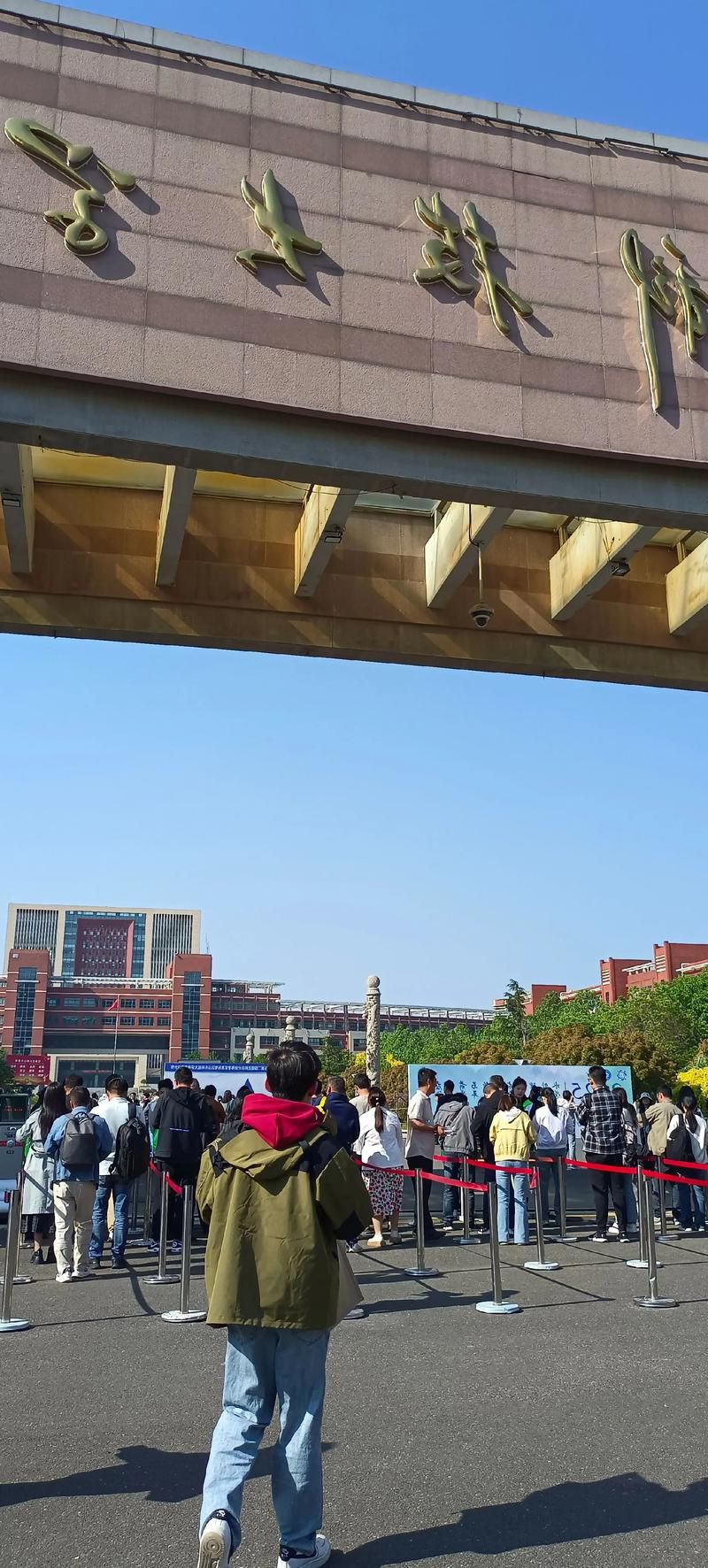 西安雁塔：高校聚集区疫情扩散的流调挑战