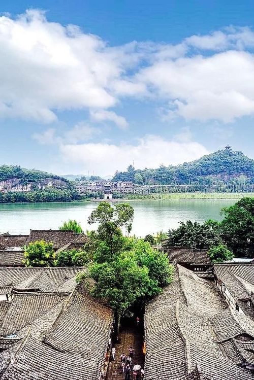 古城阆中：嘉陵江畔的零感染坚守与地理屏障