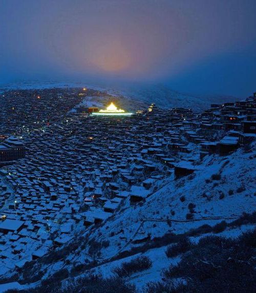 高原净土与病毒的距离：稻城县零感染背后的地理屏障