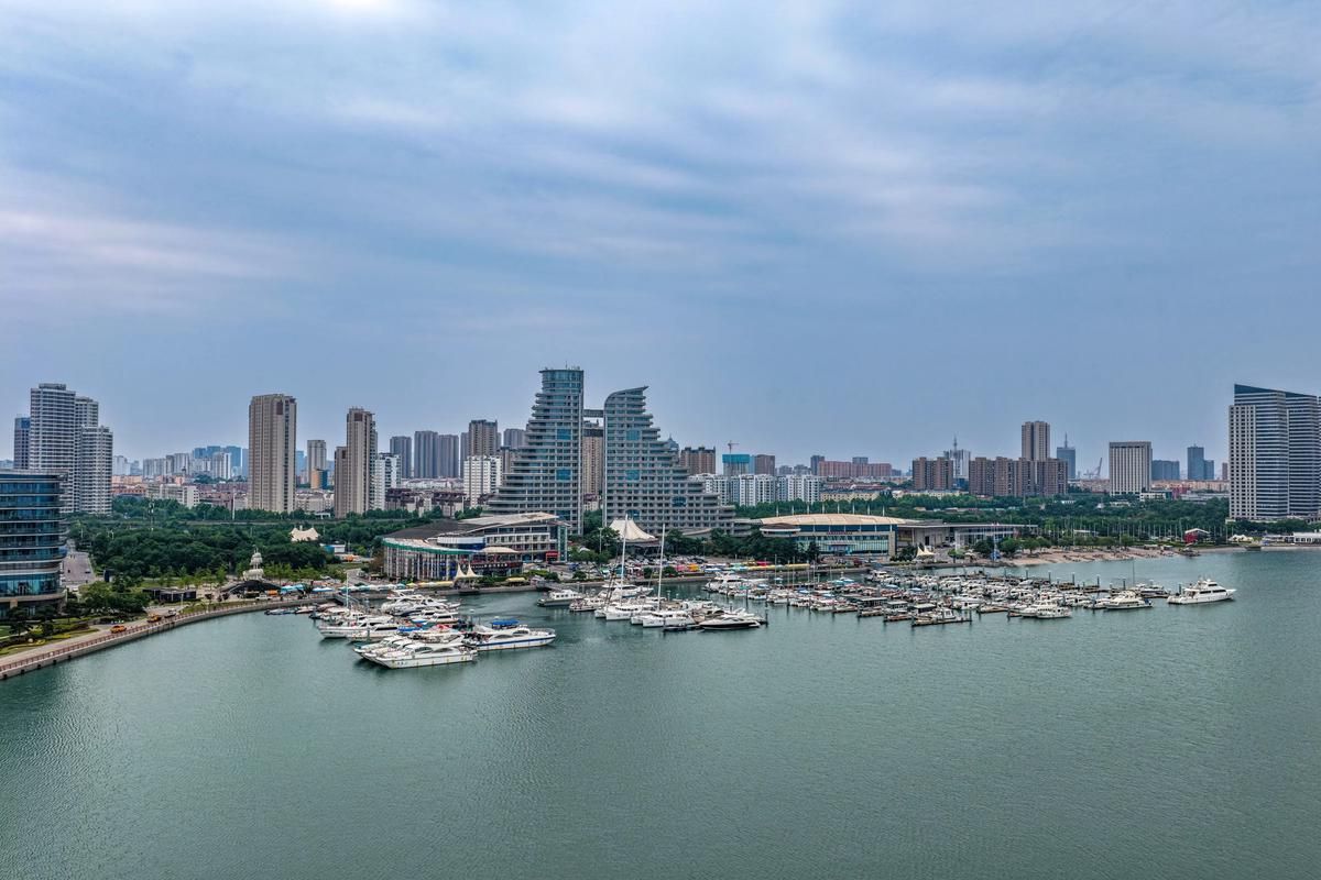 日照：海滨旅游城市的疫情防线与破防时刻