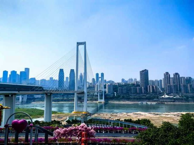 巴南：两江环抱下的防疫破口与地理屏障的博弈