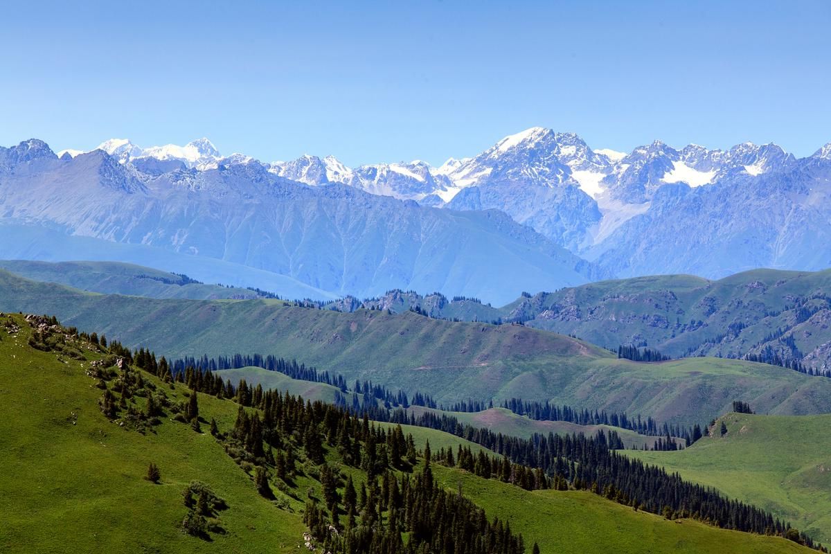 和静：天山腹地的零感染坚守与交通枢纽下的防控压力