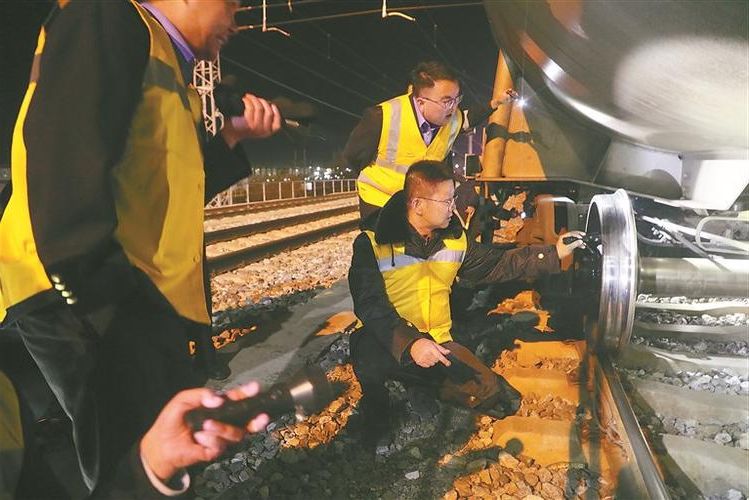 铁锋区：铁路枢纽的防疫破口与物理防线