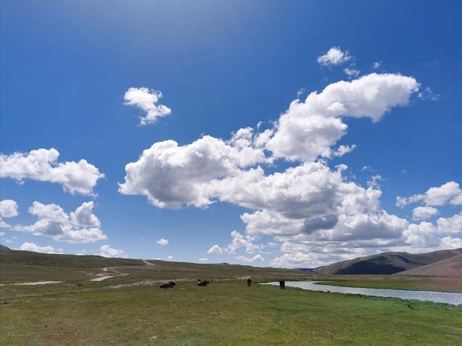 疫情下的富裕：边境小城的防控突围与地理屏障