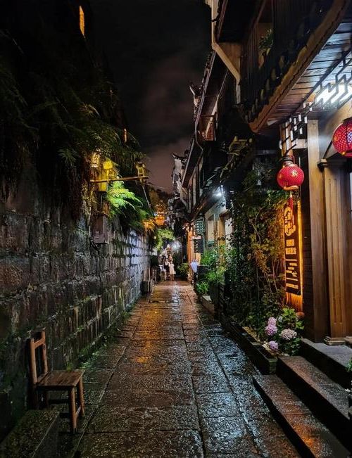 【凤凰：湘西边城的疫情防线与地理屏障_66373】