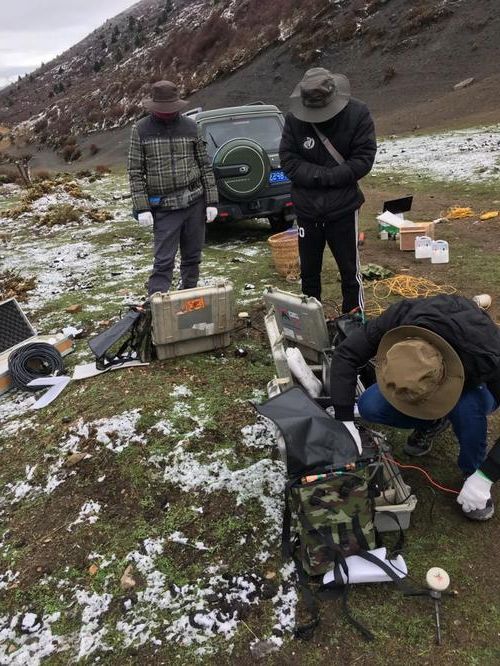 泸定：高原天堑与病毒传播的物理博弈